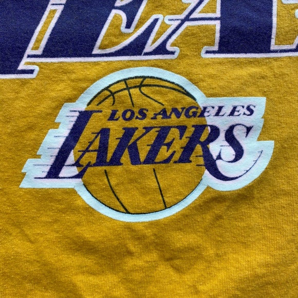 Adidas NBA Lakers Shirt Large Official “BEAT THE HEAT” - Picture 3 of 9
